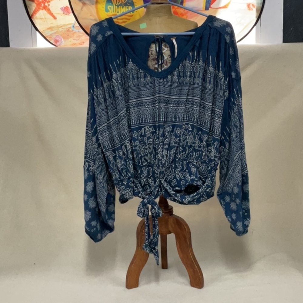 EUC woman’s long sleeve FREE PEOPLE crop top with cut out on the back